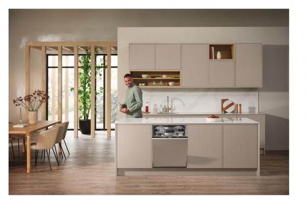 MIELE G 7980 SCVi AutoDos K2O CleanSteel/Obsidian černá