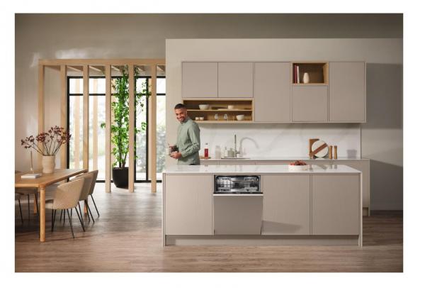 MIELE G 7795 SCVi XXL AutoDos K2O Obsidian černá