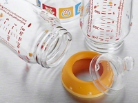 Dezinfikování kojeneckých lahví